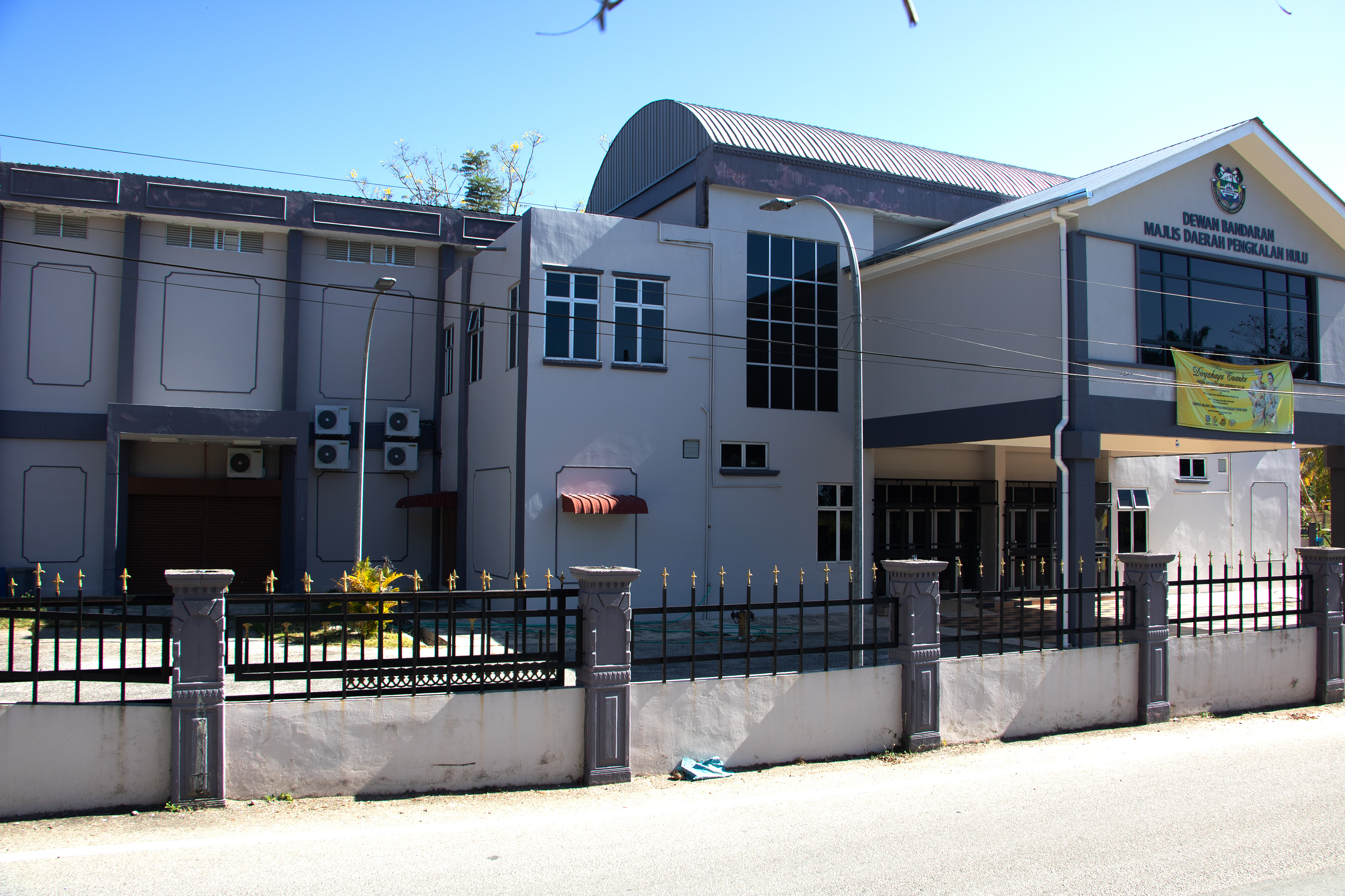 DEWAN BANDARAN PENGKALAN HULU